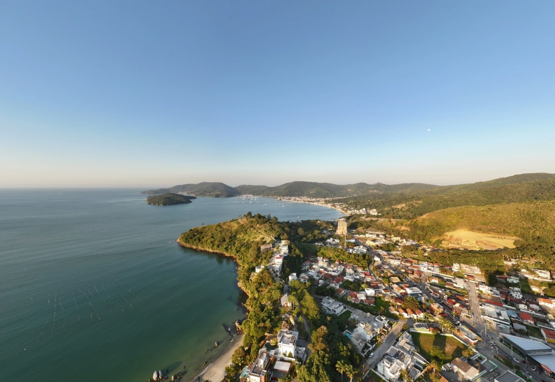 Vista aérea da enseada de Porto Belo